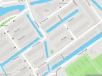 Ambulance met grote spoed naar de Faunapad in Delft