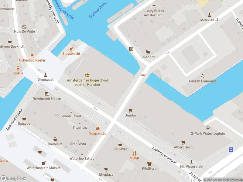 Ambulance met grote spoed naar de Uilenburgersteeg in Amsterdam