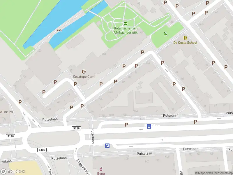 Ambulance met grote spoed naar de Martinus Steijnstraat in Rotterdam
