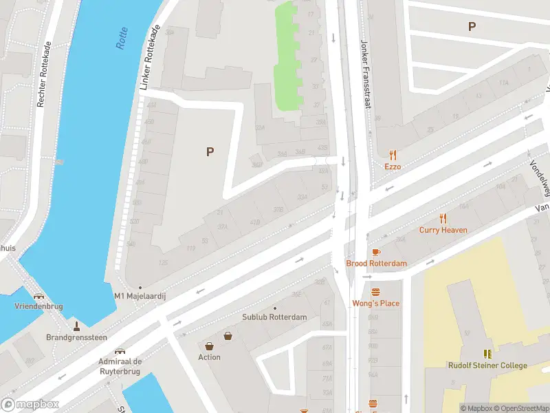 Ambulance met grote spoed naar de Admiraal de Ruyterweg in Rotterdam