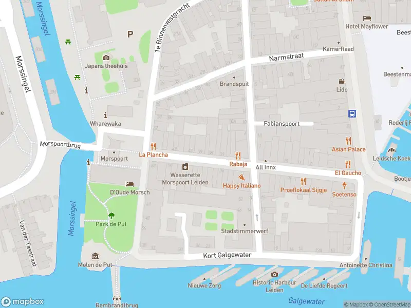 Ambulance met gepaste spoed naar de Morssingelterrein in Leiden