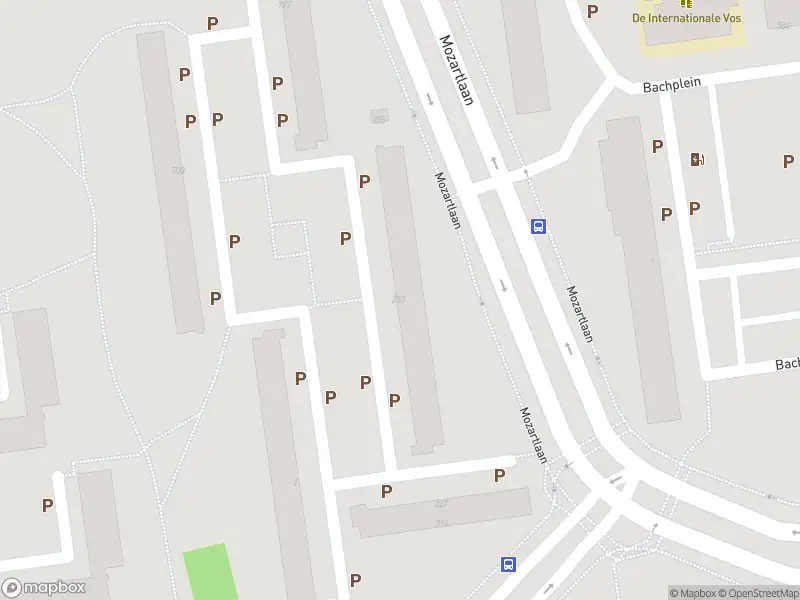 Ambulance met gepaste spoed naar de Johann Straussplein in Schiedam