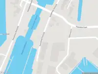 Ambulance met gepaste spoed naar de Kanaalweg Oostzijde in Hellevoetsluis