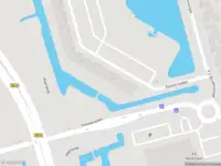 Ambulance met grote spoed naar de Reviusrondeel in Capelle aan den IJssel
