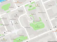Ambulance met gepaste spoed naar de Tweede Helmersstraat in Amsterdam