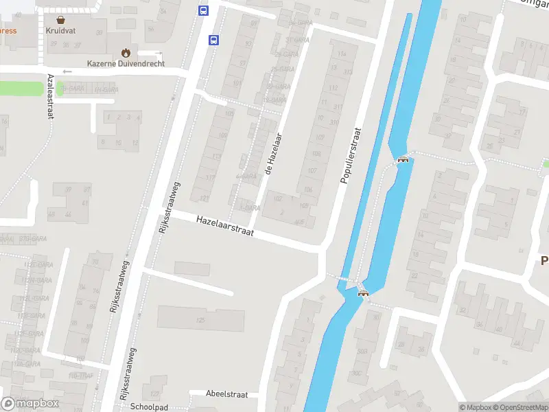 Ambulance met grote spoed naar de De Hazelaar in Duivendrecht