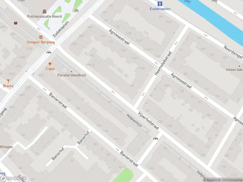 Ambulance met gepaste spoed naar de Vijverhofstraat in Rotterdam