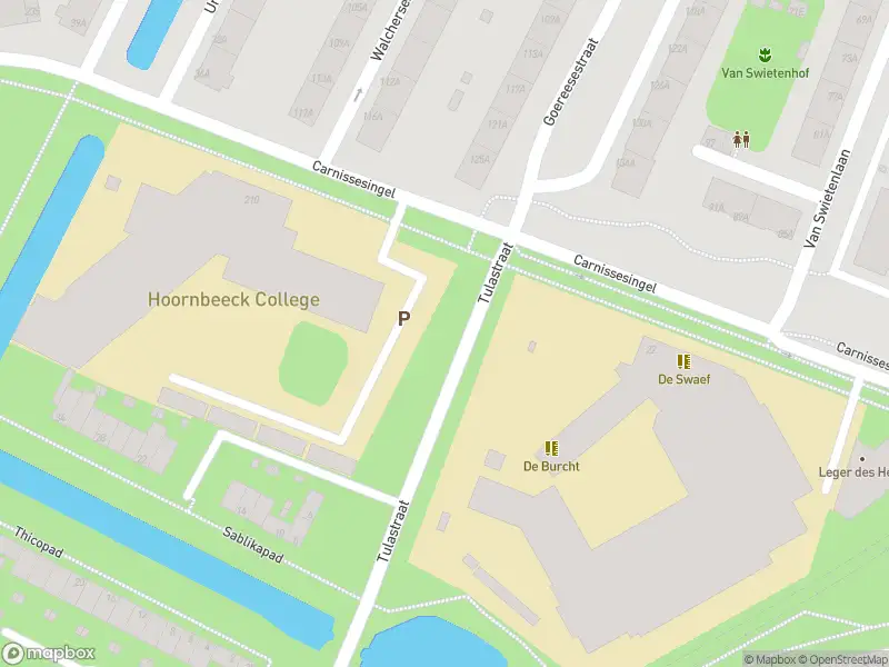 Ambulance met gepaste spoed naar de Carnissesingel in Rotterdam