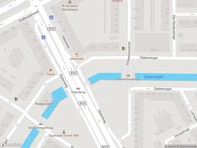Ambulance met grote spoed naar de Statensingel in Rotterdam