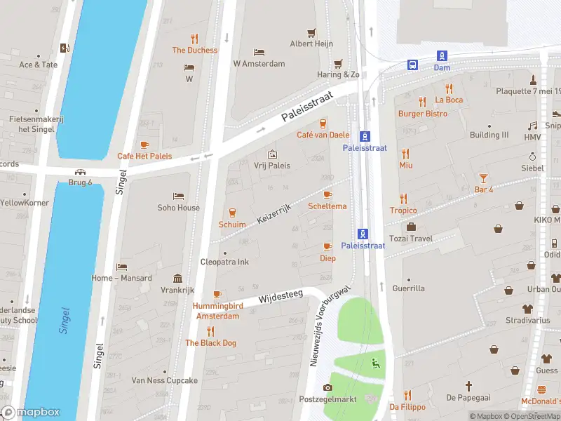 Ambulance met grote spoed naar de Keizerrijk in Amsterdam