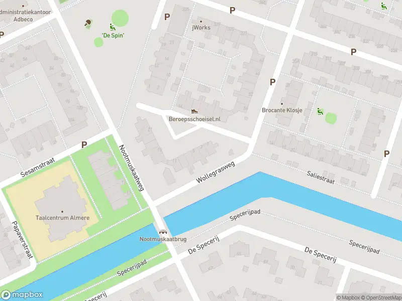 Brandweer met grote spoed naar de Kweekgrasstraat in Almere vanwege gebouwbrand