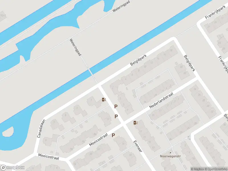 Ambulance met grote spoed naar de Belgiëpark in Alphen aan den Rijn