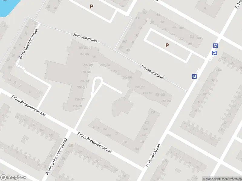 Ambulance met grote spoed naar de Prins Alexanderstraat in Alkmaar