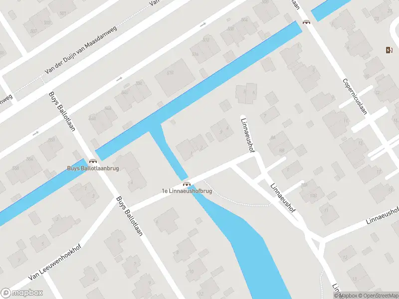 Brandweer met gepaste spoed naar de Linnaeushof in Rotterdam vanwege stankoverlast