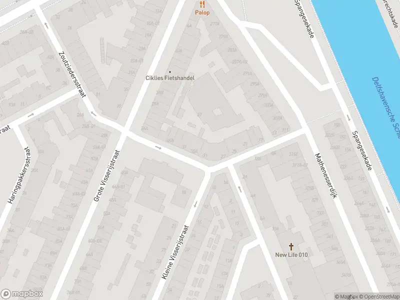 Ambulance met grote spoed naar de Zoutziedersstraat in Rotterdam