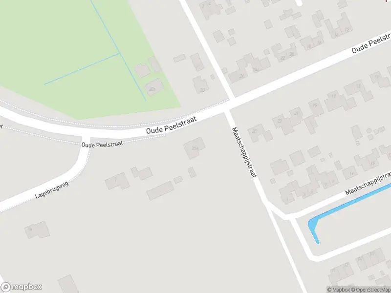 Ambulance met grote spoed naar de Oude Peelstraat in Helenaveen