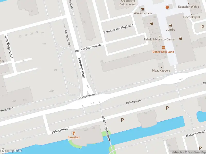 Ambulance met grote spoed naar de Prinsenlaan in Rotterdam