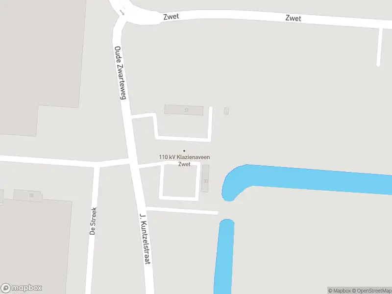 Politie met grote spoed naar de J. Kuntzelstraat in Klazienaveen vanwege voertuigen te water