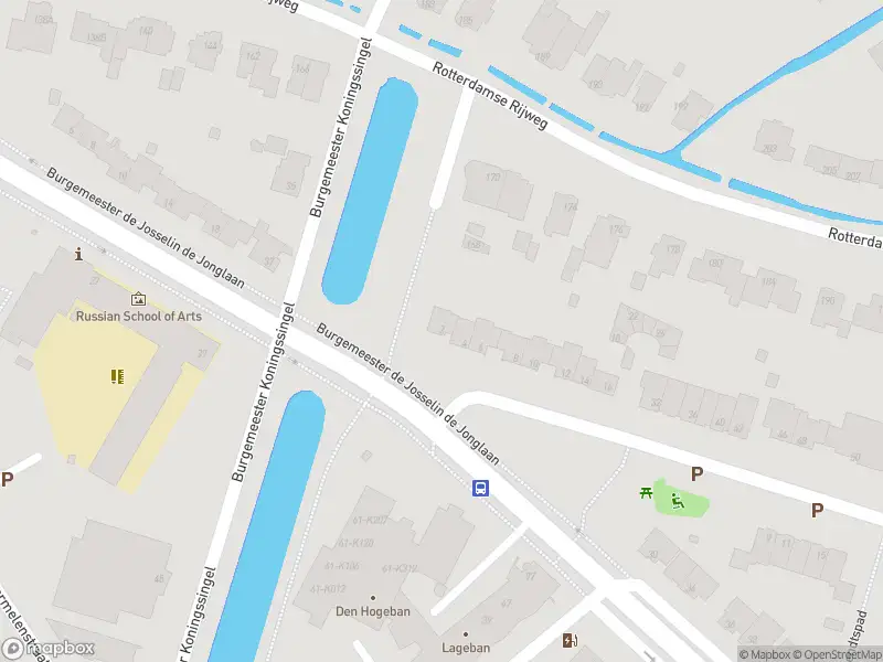 Ambulance met gepaste spoed naar de Burgemeester Wijnaendtslaan in Rotterdam