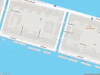 Ambulance met grote spoed naar de Javakade in Amsterdam