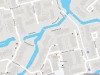 Ambulance met grote spoed naar de Salamanderpad in Delft