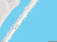 Ambulance met grote spoed naar de Zijkanaal H-weg in Amsterdam
