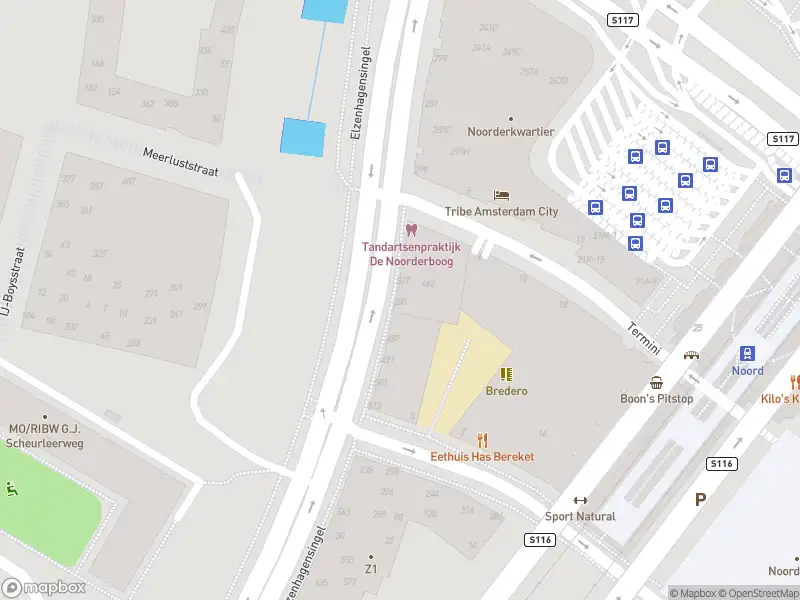Ambulance met grote spoed naar de Elzenhagensingel in Amsterdam