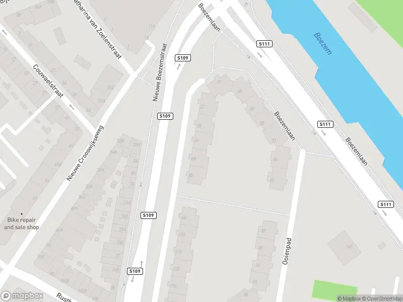 Ambulance met gepaste spoed naar de Nieuwe Boezemstraat in Rotterdam