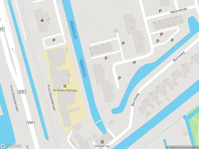 Ambulance met grote spoed naar de Akkerwinde in Capelle aan den IJssel