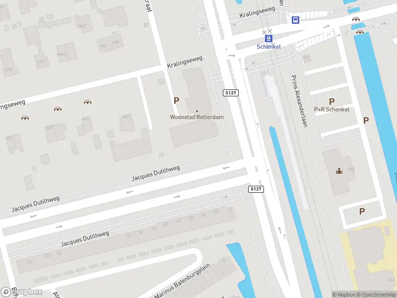 Ambulance met grote spoed naar de Kralingseweg in Rotterdam
