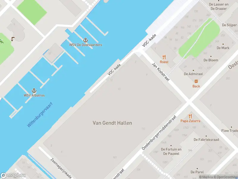 Ambulance met gepaste spoed naar de VOC-kade in Amsterdam