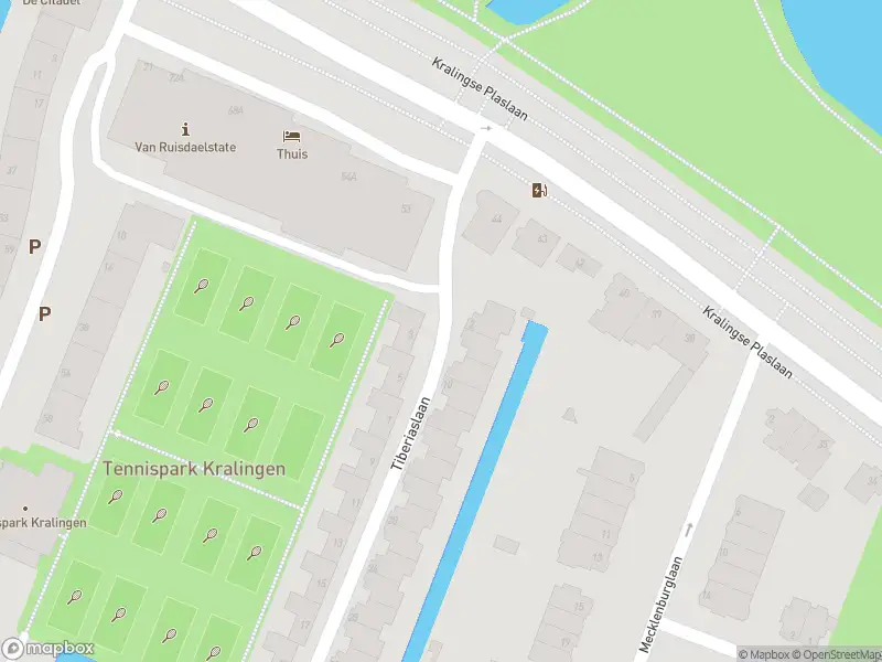 Ambulance met grote spoed naar de Tiberiaslaan in Rotterdam