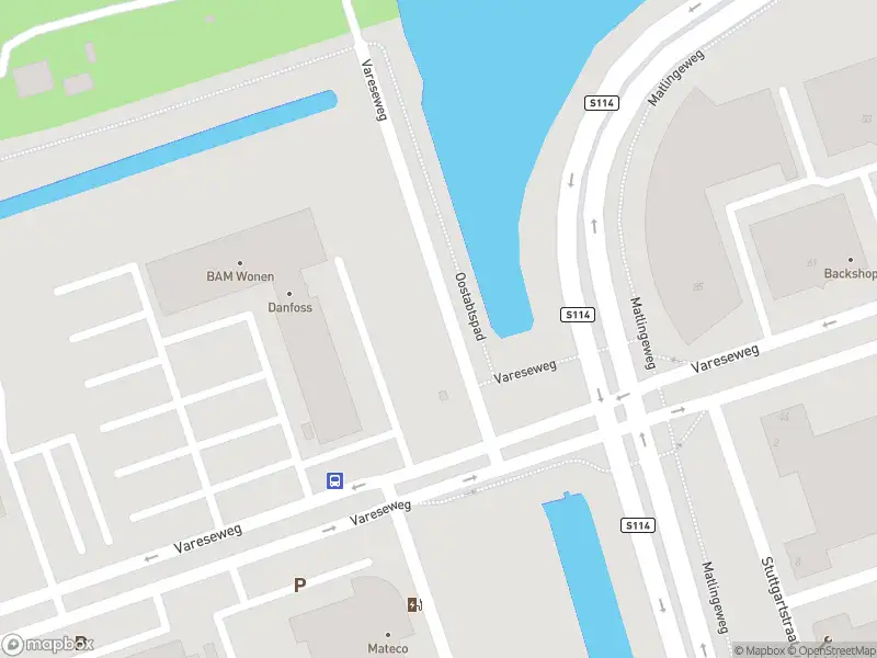 Ambulance met grote spoed naar de Vareseweg in Rotterdam