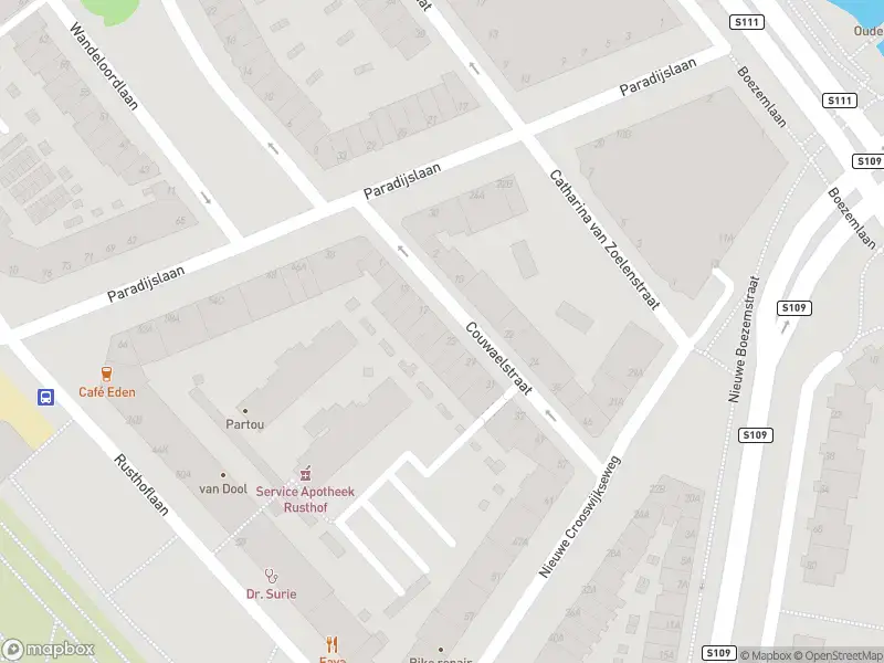 Ambulance met gepaste spoed naar de Couwaelstraat in Rotterdam
