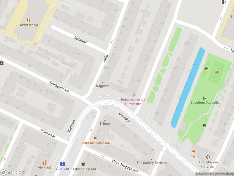Ambulance met gepaste spoed naar de Oudedijk in Rotterdam