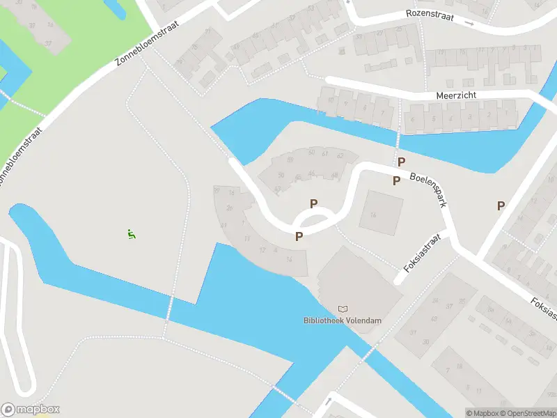 Ambulance met grote spoed naar de Boelenspark in Volendam