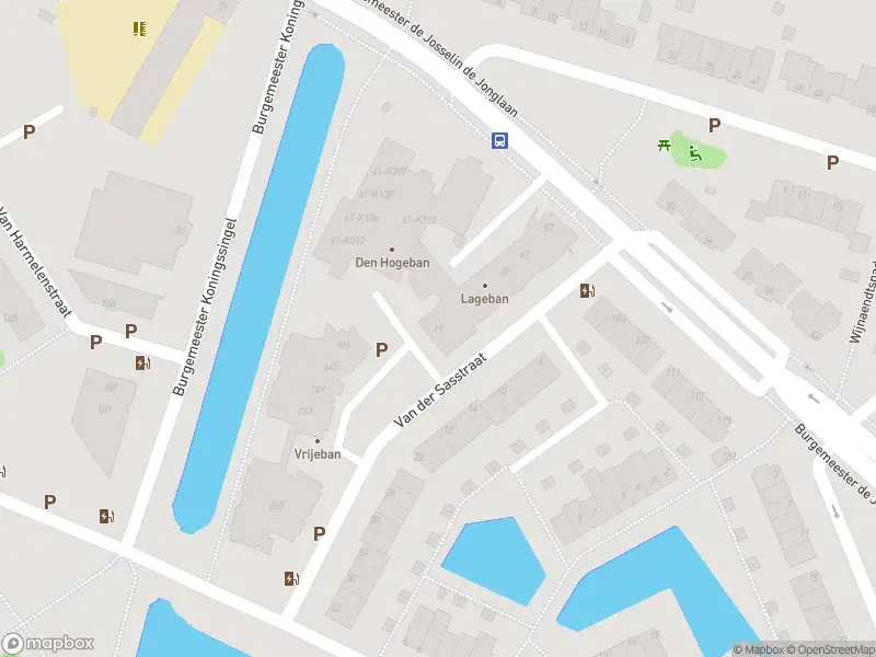 Ambulance met grote spoed naar de Van der Sasstraat in Rotterdam