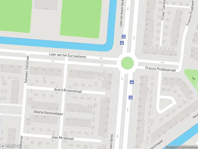 Politie naar de Laan van het Surrealisme in Rotterdam vanwege dier(en) in nood