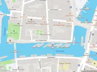 Ambulance met gepaste spoed naar de Smidssteeg in Leiden