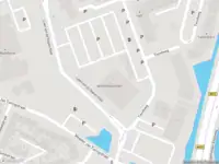 Politie met grote spoed naar de Laan van de Glazen Stad in Naaldwijk vanwege ongeval met letsel