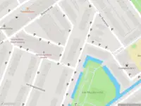 Ambulance met grote spoed naar de Reuvenslaan in Voorburg