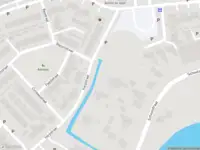 Ambulance met grote spoed naar de Harpstraat in Arkel
