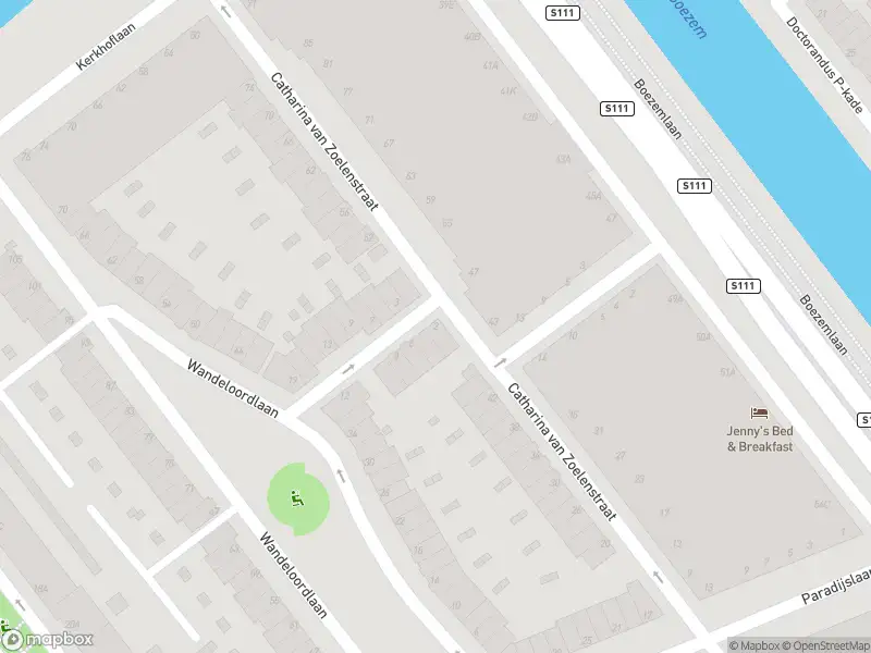 Ambulance met grote spoed naar de Wandeloorddwarsstraat in Rotterdam