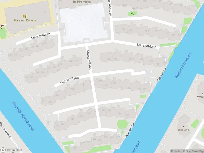 Ambulance met grote spoed naar de Marcantilaan in Amsterdam