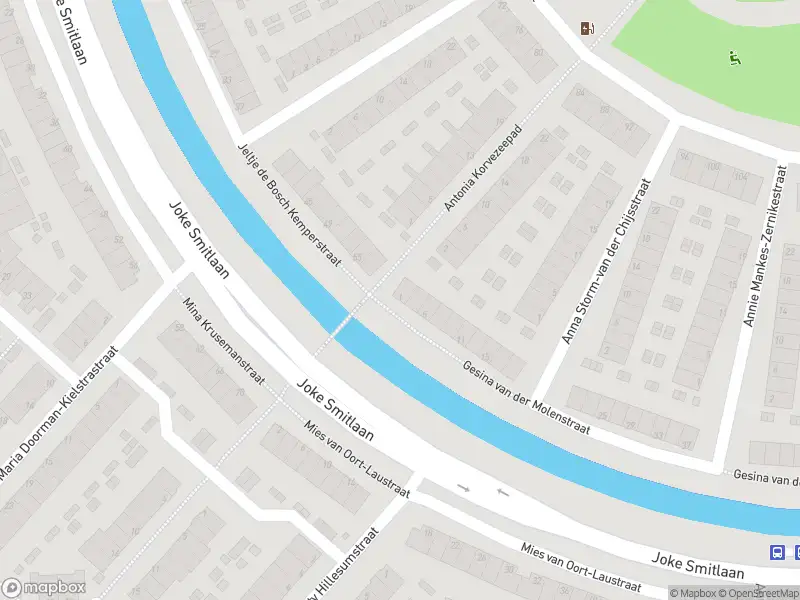 Ambulance met gepaste spoed naar de Gesina van der Molenstraat in Spijkenisse