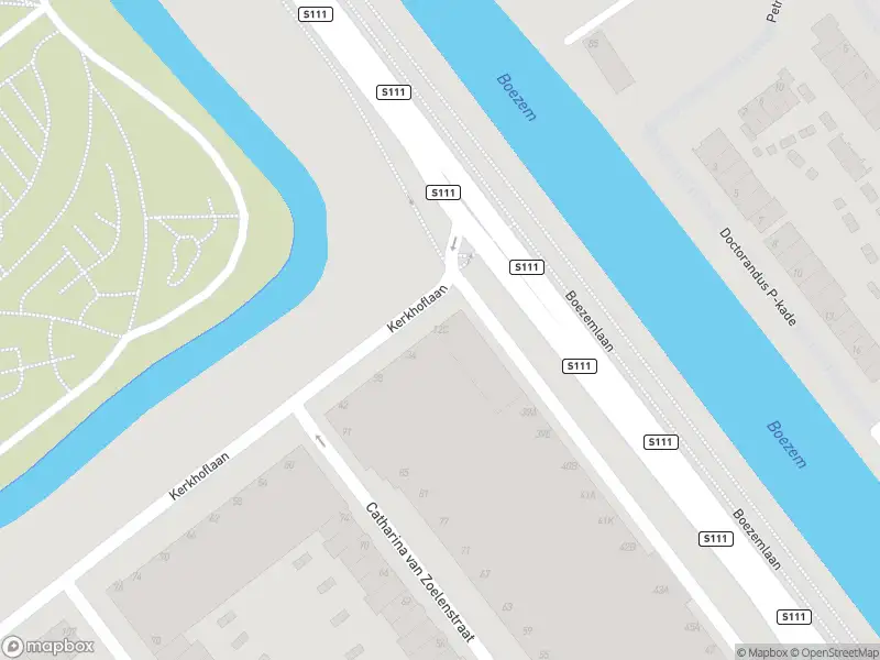 Ambulance met grote spoed naar de Kerkhoflaan in Rotterdam