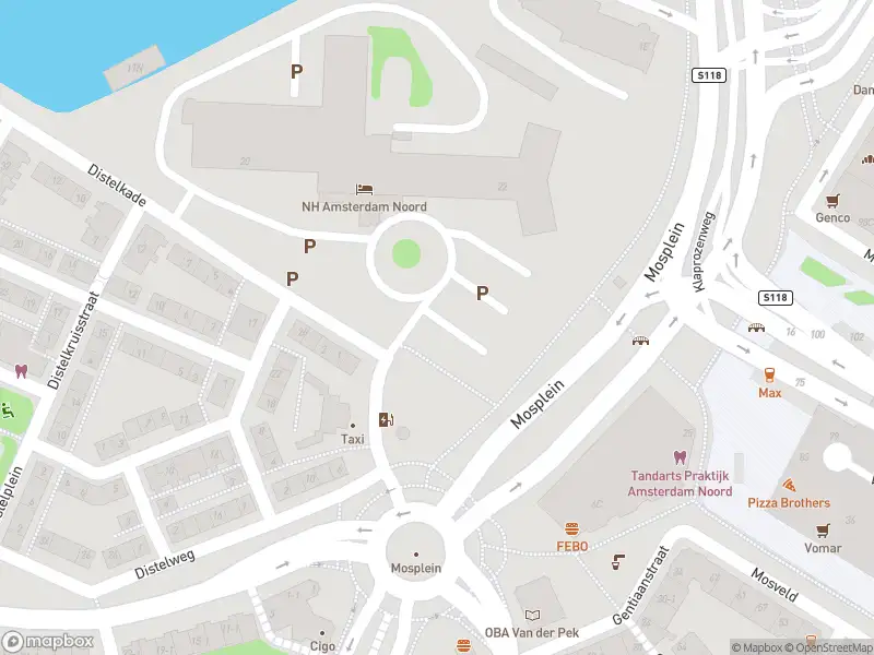 Ambulance met grote spoed naar de Kamperfoelieweg in Amsterdam