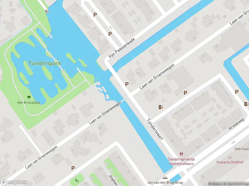 Ambulance met grote spoed naar de Laan van Groenewegen in Delft