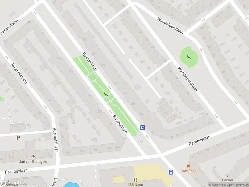 Ambulance met gepaste spoed naar de Rusthoflaan in Rotterdam