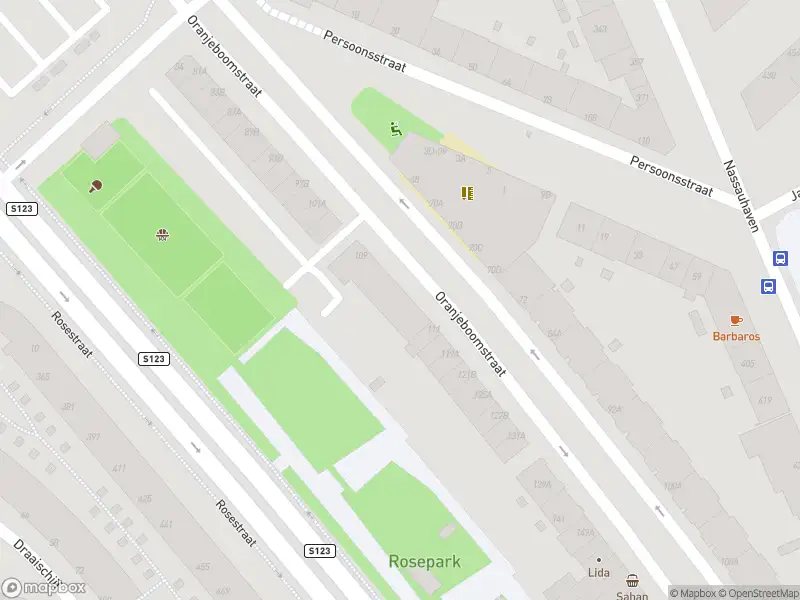 Ambulance met grote spoed naar de Oranjeboomstraat in Rotterdam
